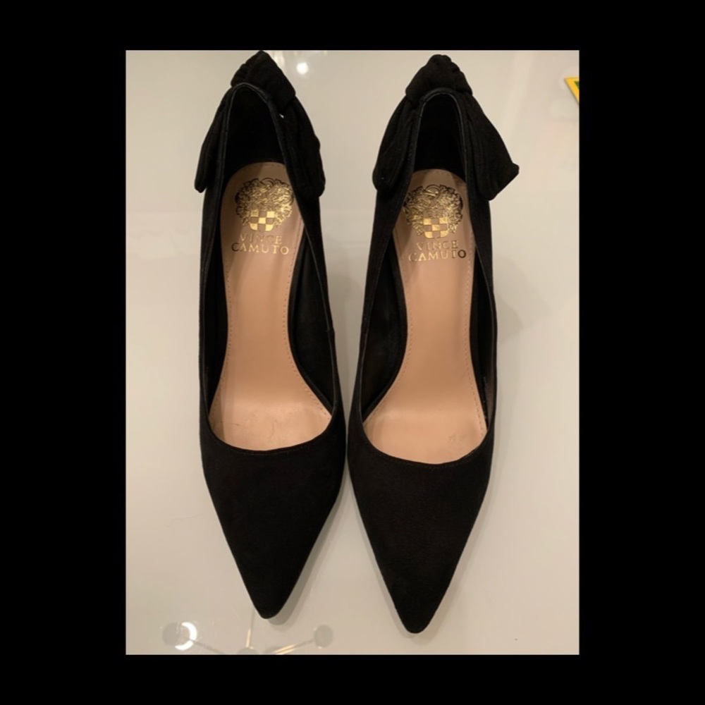 Used Vince Camuto Suede Bow Heels size 7.5